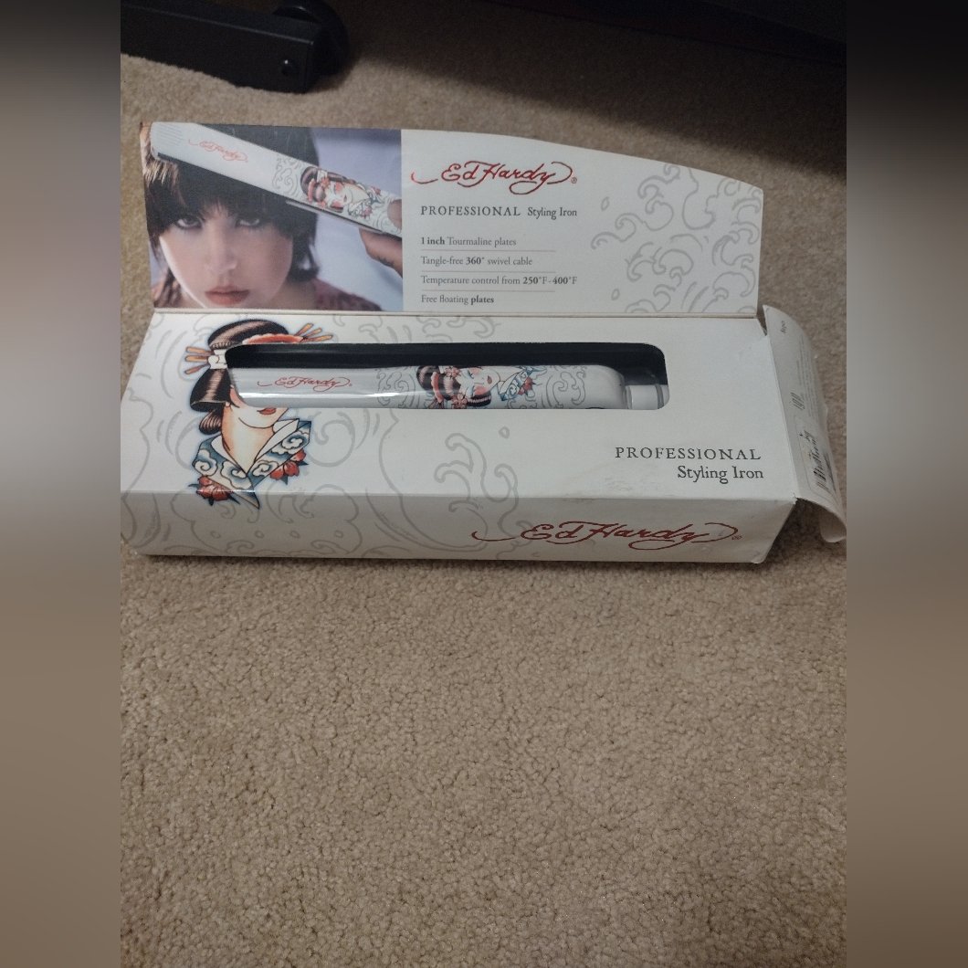 Brand New Ed Hardy Hair Straightener Styling Iron Brand New Geisha Design